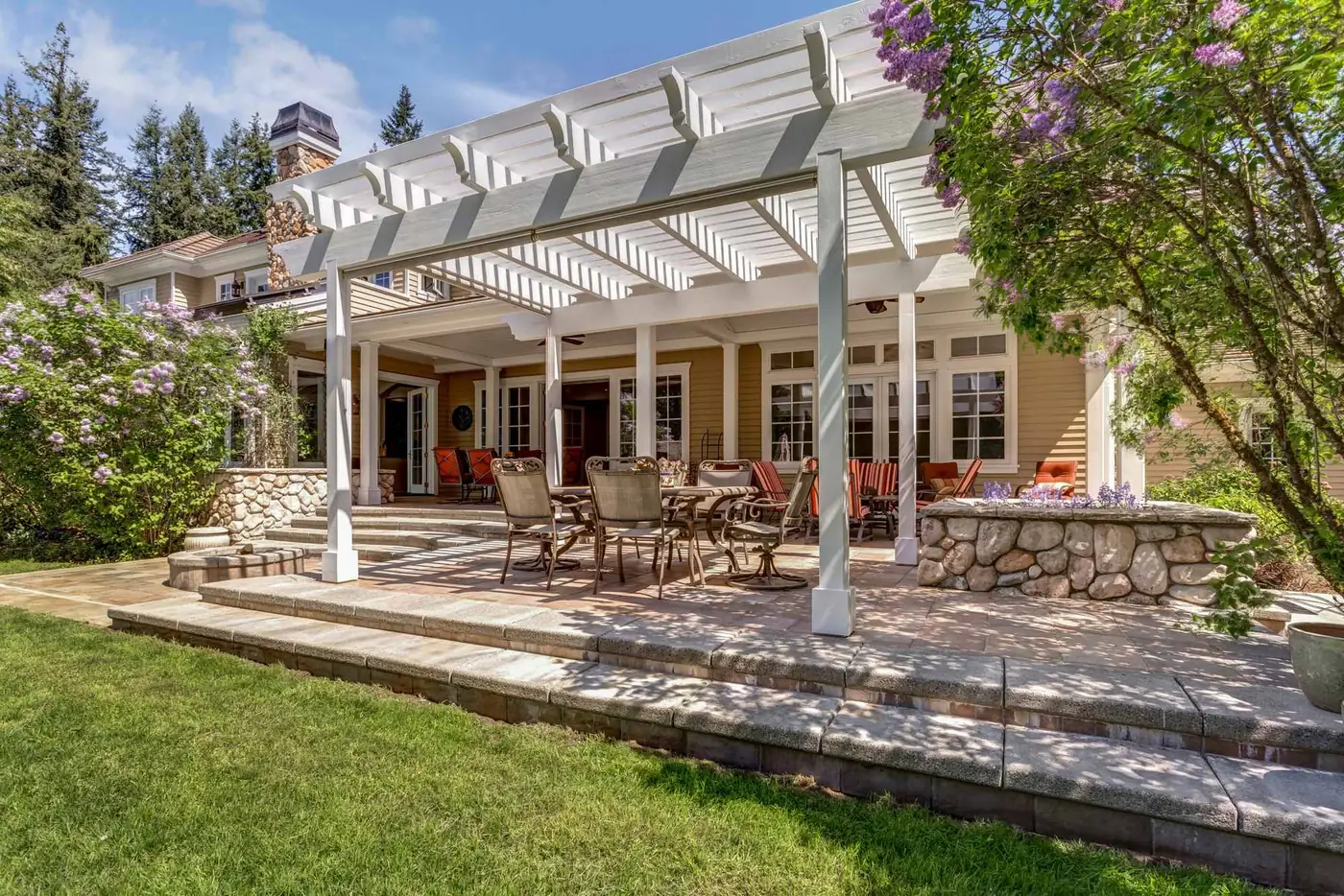 Family-sized composite deck with railing and seating behind a Williamson County home